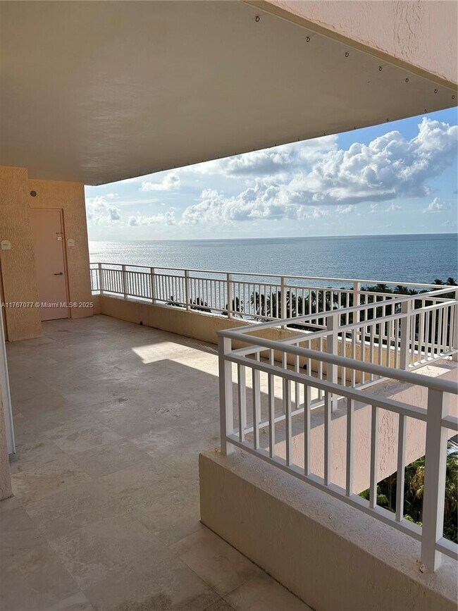 Foto del edificio - 791 Crandon Blvd