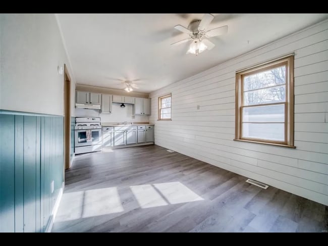 Building Photo - 410 N Bourbeuse St
