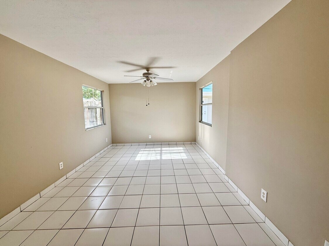Foto principal - 1475 NE Waveland Ave