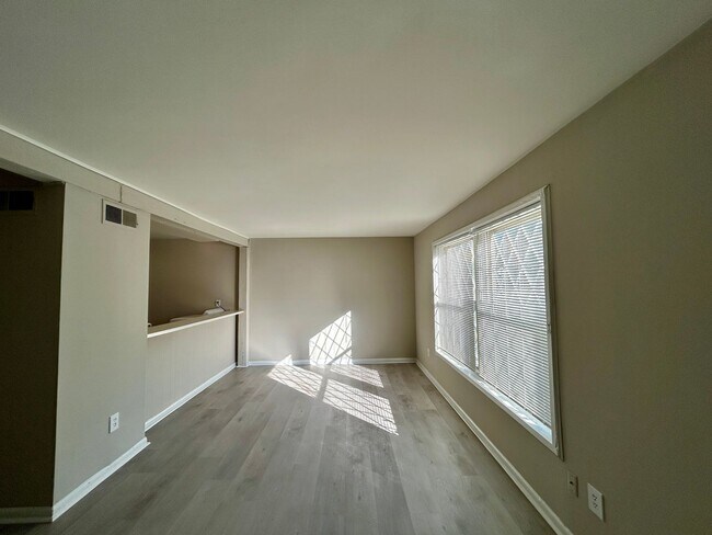 Building Photo - Chamberlayne3510