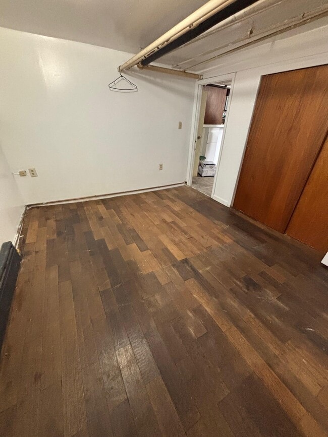 Building Photo - 624 E 26th St