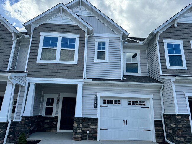 Building Photo - 18633 Palisades Rdg
