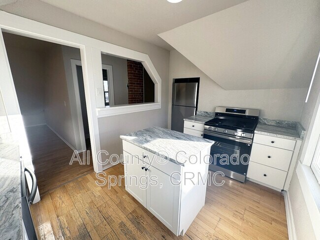 Foto del edificio - 330 E Cache La Poudre St