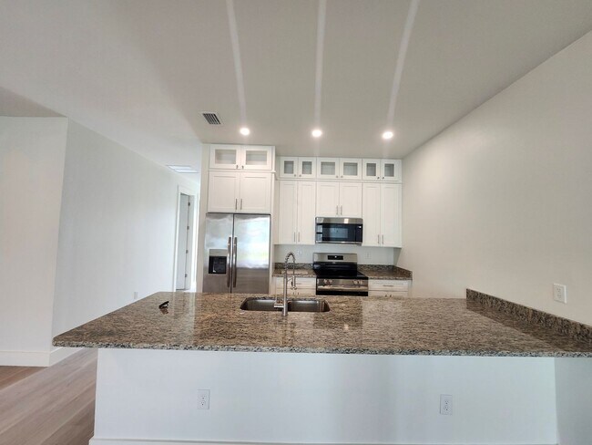 Building Photo - Brand New Duplex