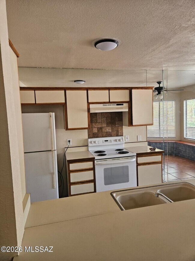 Foto del edificio - 5664 S Wood Crest Dr