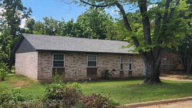 Building Photo - 14284 Steele Dr
