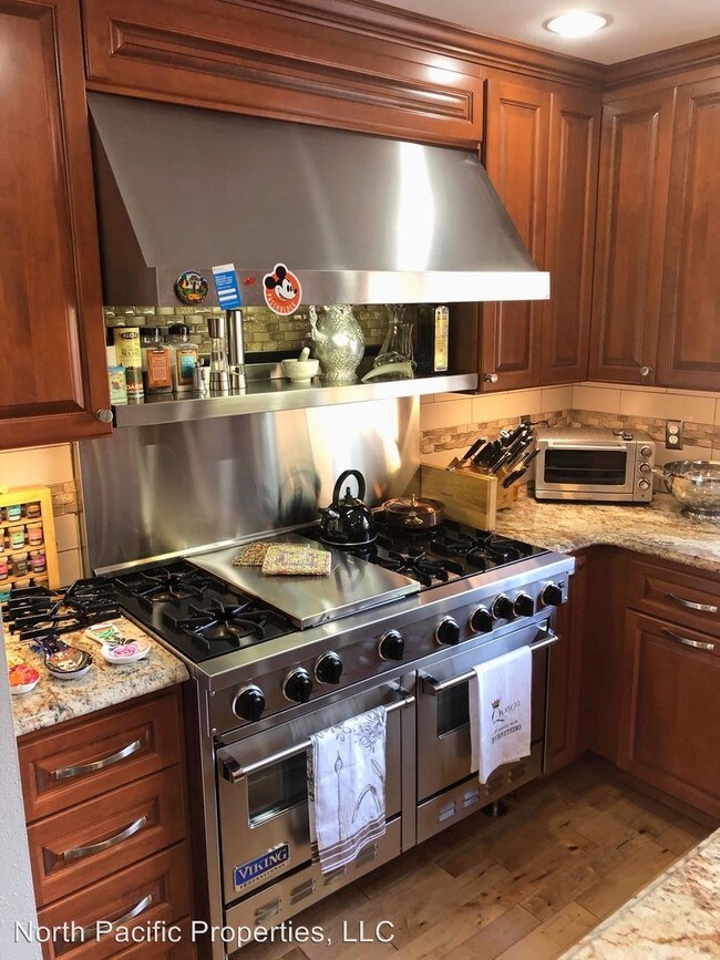 Building Photo - 3 br, 3 bath House - 1858 S Bennett Dr