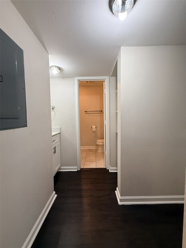 Foto del edificio - 1824 Thonig Rd