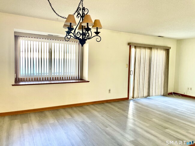 Foto del edificio - 705 Lake Ave