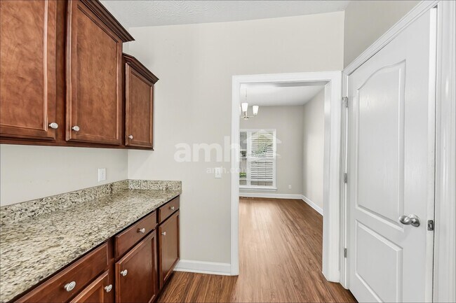 Foto del edificio - 6947 Calderwood Dr