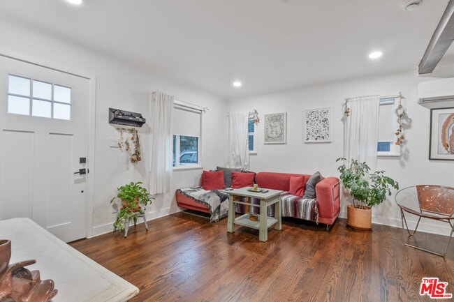 Foto del edificio - 4914 Malta St