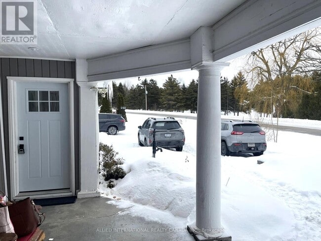 Building Photo - 150 Tamblyn Rd