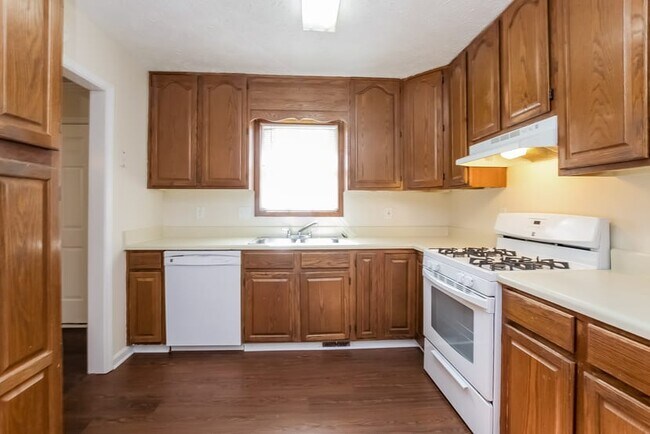 Building Photo - 1811 Silver Leaf Ct SW