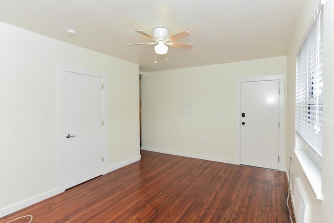 Building Photo - 717 2nd Ave S