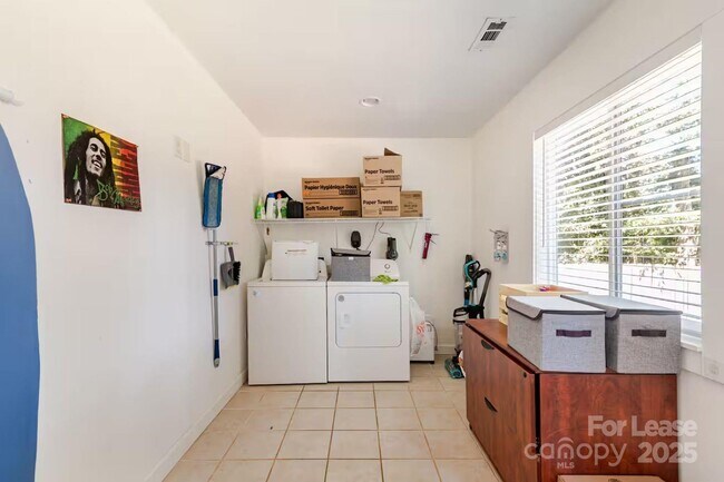 Foto del edificio - 817 E 17th St