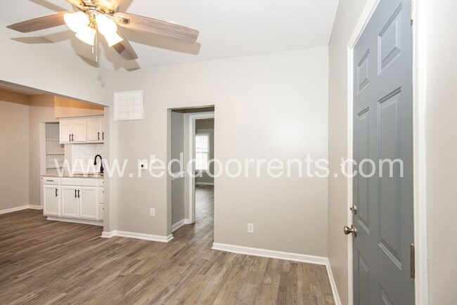 Foto del edificio - 1329 E Market St