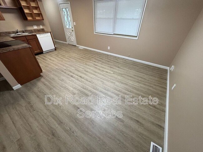 Foto del edificio - 301 Cranewood Dr
