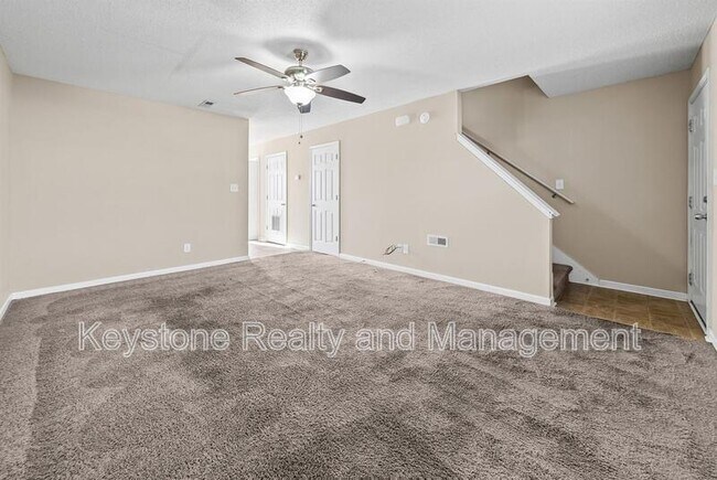 Foto del edificio - 816 Oak Arbor Ct