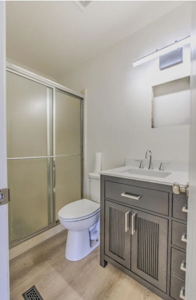 Building Photo - 3 Bed 2.5 Bath Condo
