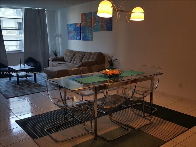 Foto del edificio - 5401 Collins Ave