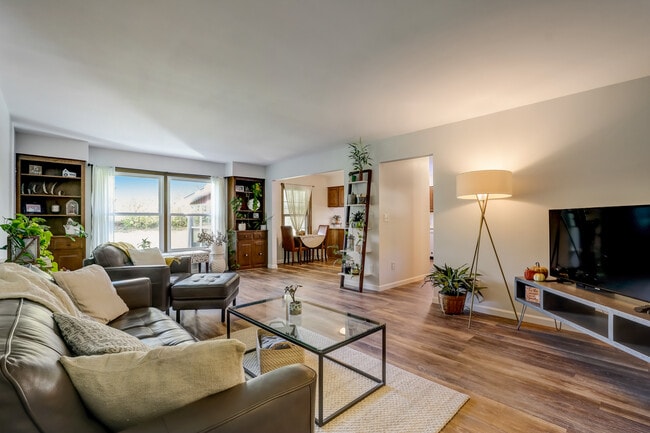 Foto del edificio - 16450 Dane Ct E