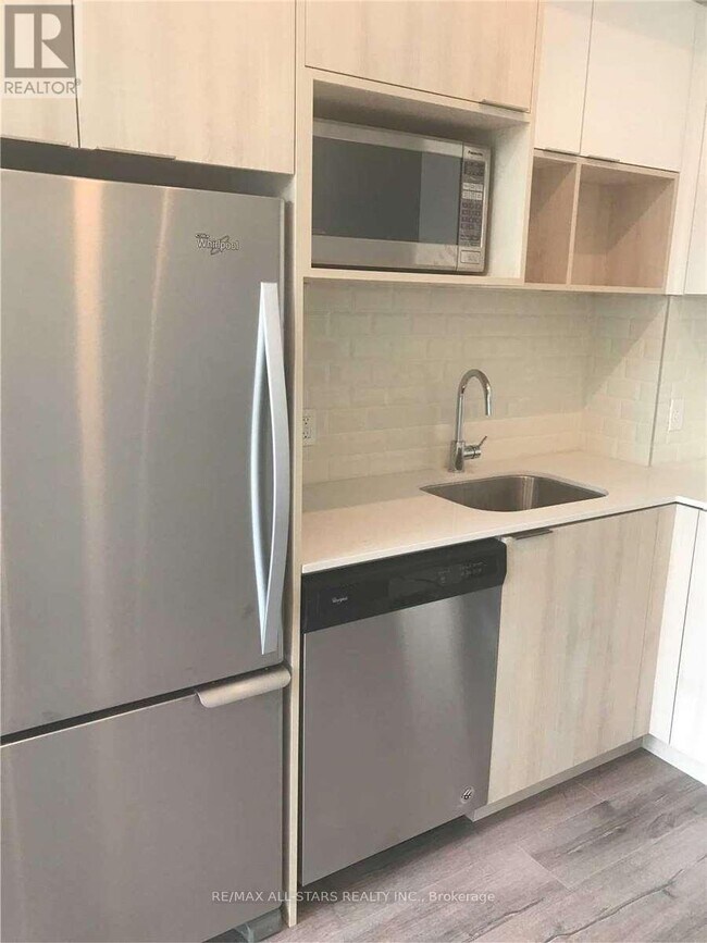 Photo du bâtiment - 52 Forest Manor Rd