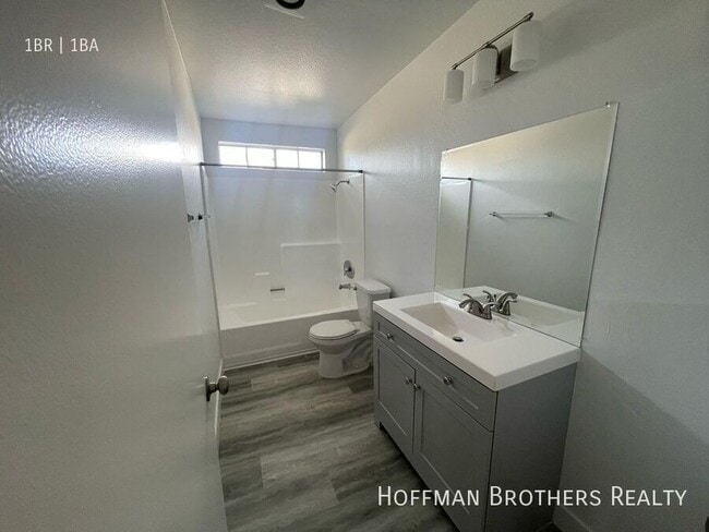 Building Photo - 13253 Vanowen St