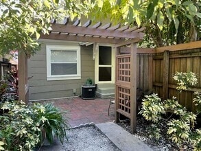 Building Photo - 807 1/2 S Fremont Ave