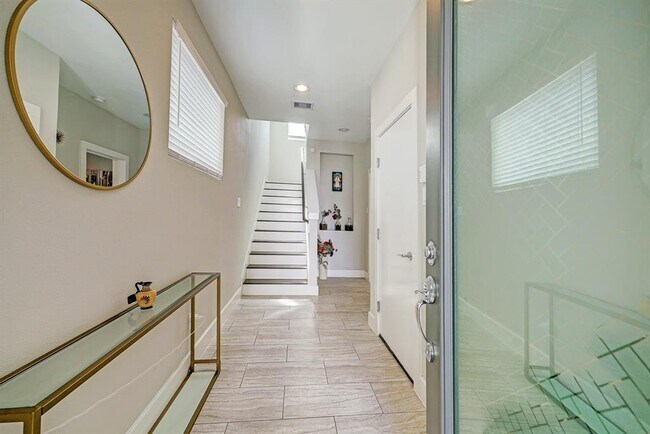 Foto del edificio - 2625 Hutchins St