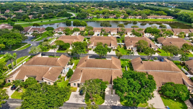 Foto del edificio - 8089 Springtree Rd