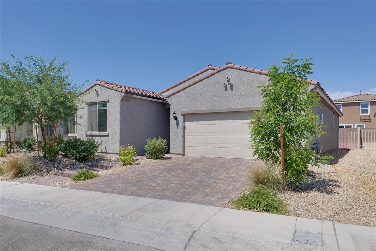 Foto principal - 6927 Feather Hl St