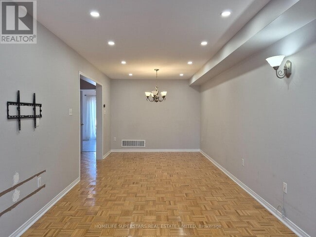 Building Photo - 19 Foxchase Ave