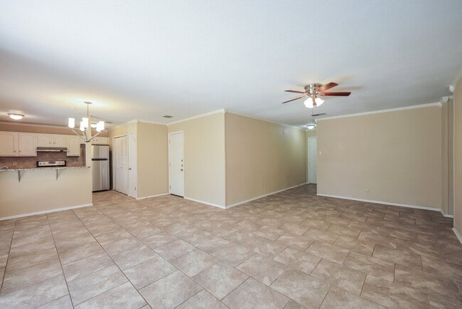 Building Photo - 7531 Lago Frio