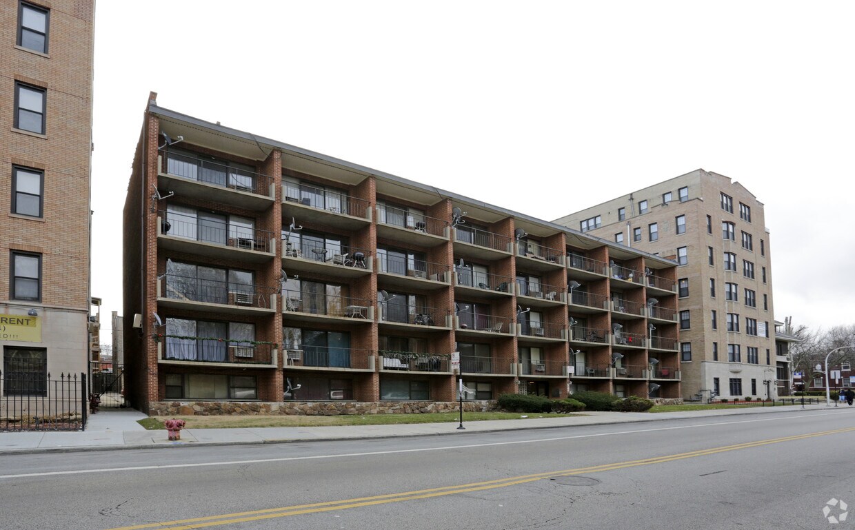 Foto del edificio - 6739 S Jeffery Blvd