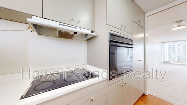 Building Photo - 469 Ena Rd