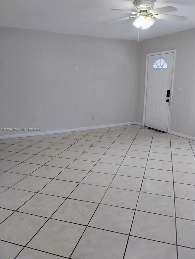 Building Photo - 252 S Biscayne River Dr