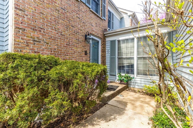 Building Photo - 851 Sutton Ct