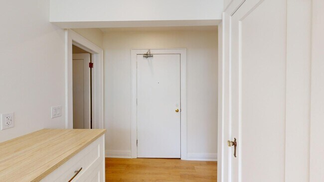 Photo du bâtiment - MODERN 1 BEDDROOM IN OLD SOUTH