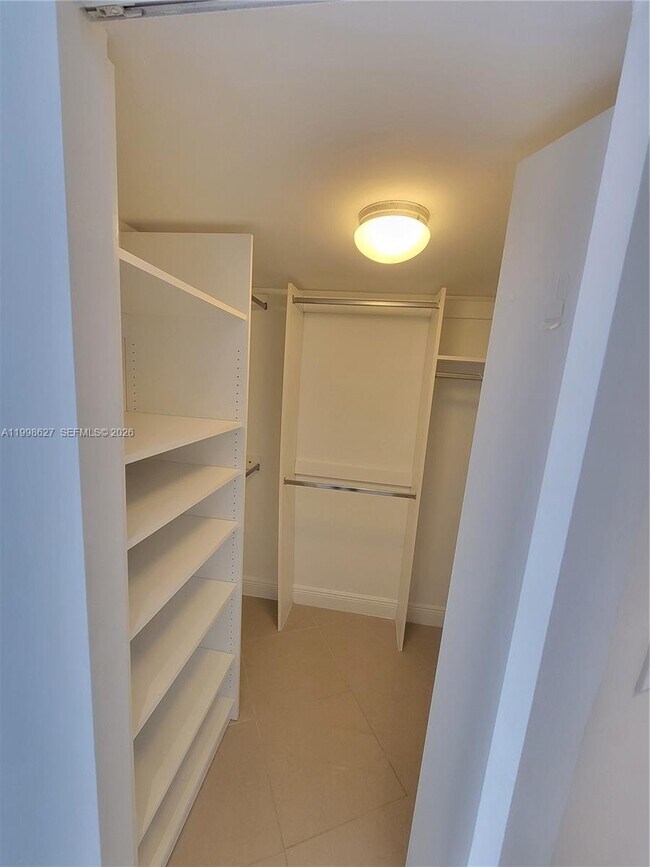 Foto del edificio - 3301 N Country Club Dr