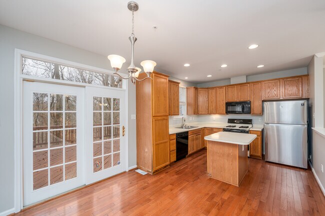 Building Photo - 20821 Shamrock Glen Cir