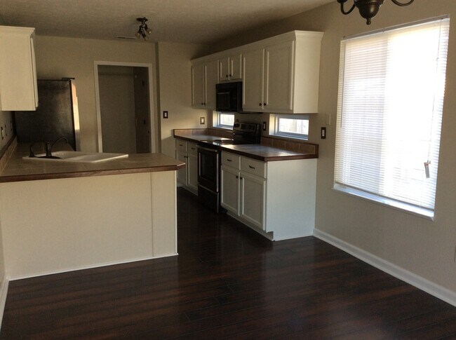 Foto del edificio - Greenwood - 3 BR home