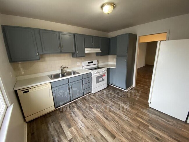 Building Photo - 412 Olde Greenwich Cir