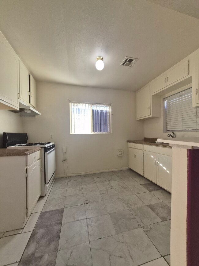 Foto del edificio - 45565 King St