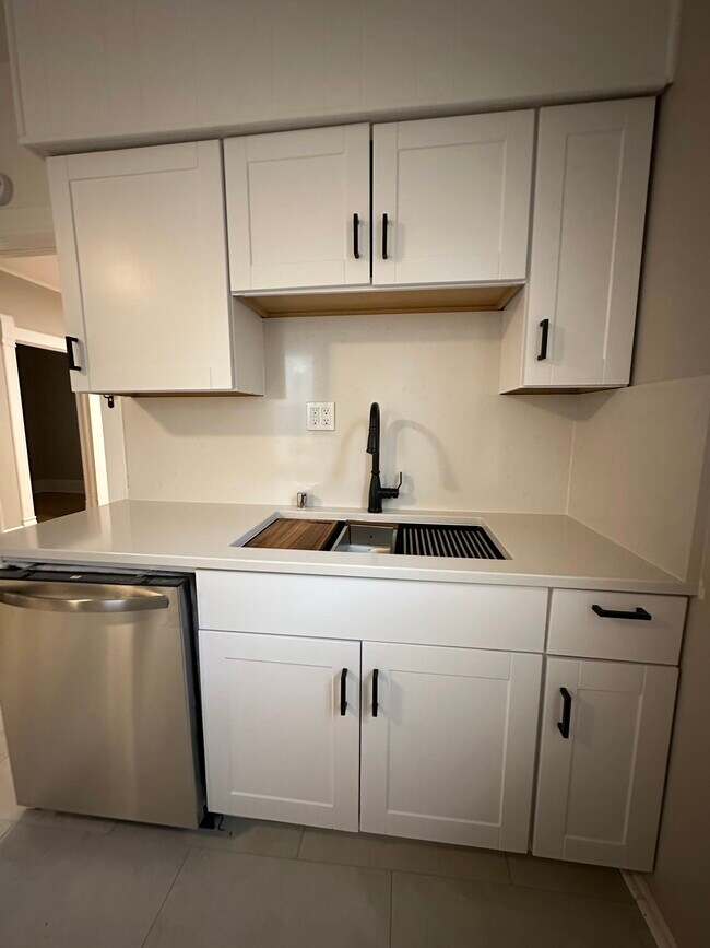 Foto del edificio - 2527 S Howell Ave