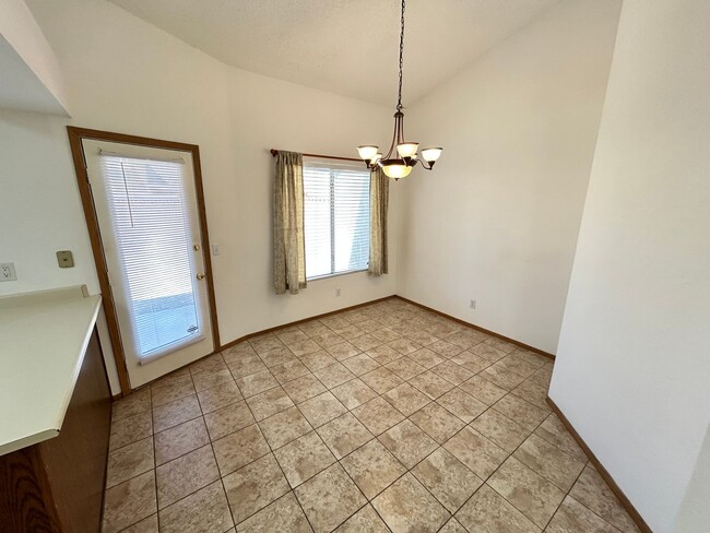 Building Photo - *SINGLE STORY 2 BEDROOM HOME*