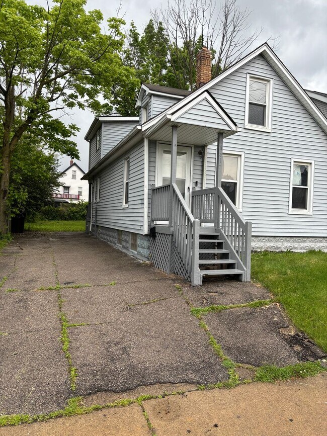 Foto del edificio - Section 8 Accepted, Cozy 3BR 1BA Home