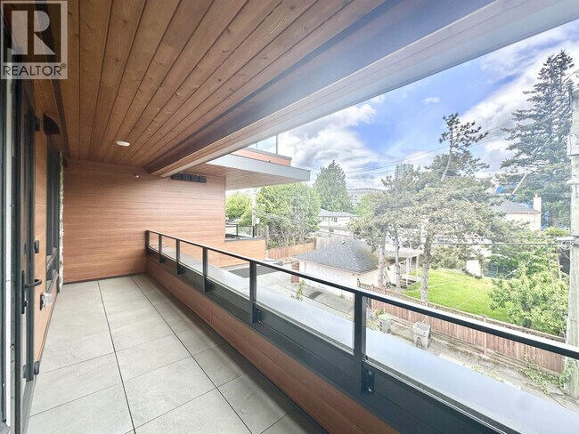 Photo du bâtiment - 485 W 63rd Ave