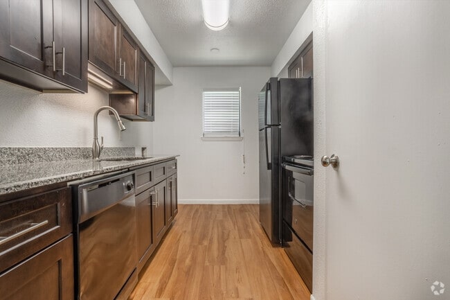 2BR, 2BA with Study - 1272 SF - Kingwood Lakes