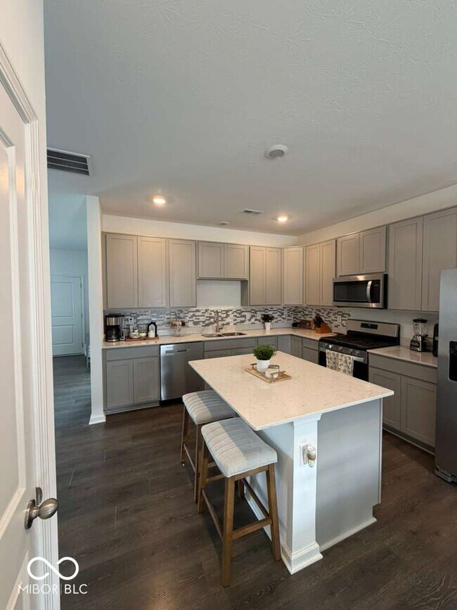 Foto del edificio - 6301 Rhinecliff Dr