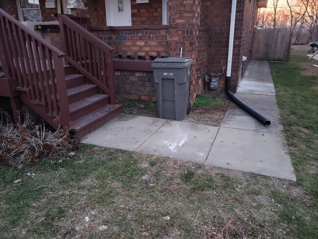 Front Deck - 44 S Ewing St